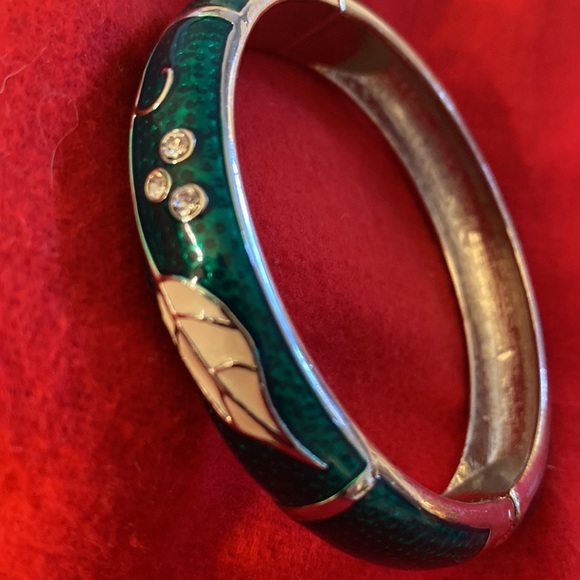 INDEPENDENT ENAMELED LEAVES GREEN WHITE HINGED BANGLE BRACELET - Picture 5 of 5